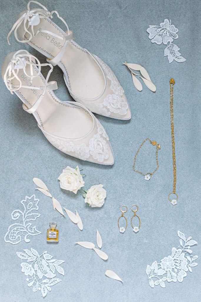 photo de flatlay de mariage